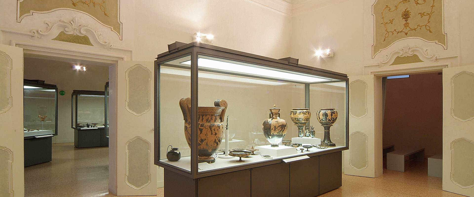 Museo Archeologico. Vetrine foto di baraldi